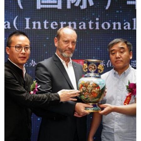 景泰蓝《中国牛》 钟连盛大师作品  